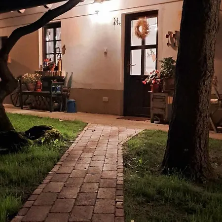 Apartament Lassu Tanya Vendeghaz *