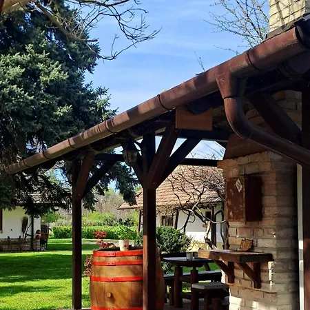 Lassu Tanya Vendeghaz Apartmán
